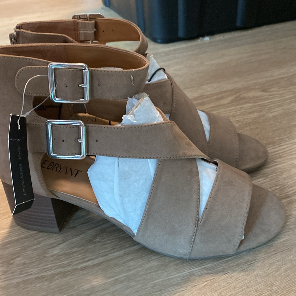 LANE BRYANT SIZE 11 Tan/Taupe zippered back sandal shoe. NEVER WORN. Tag